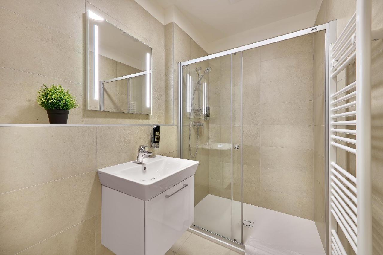 Downtown Suites Rubesova Praag Buitenkant foto