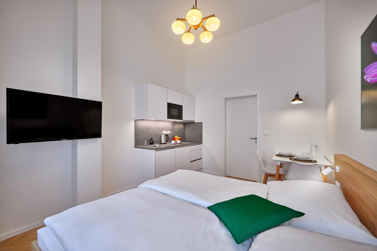 Downtown Suites Rubesova Praag Buitenkant foto