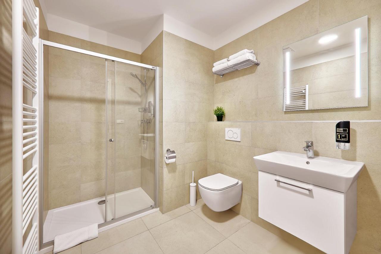 Downtown Suites Rubesova Praag Buitenkant foto