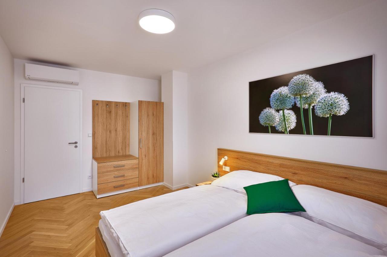 Downtown Suites Rubesova Praag Buitenkant foto