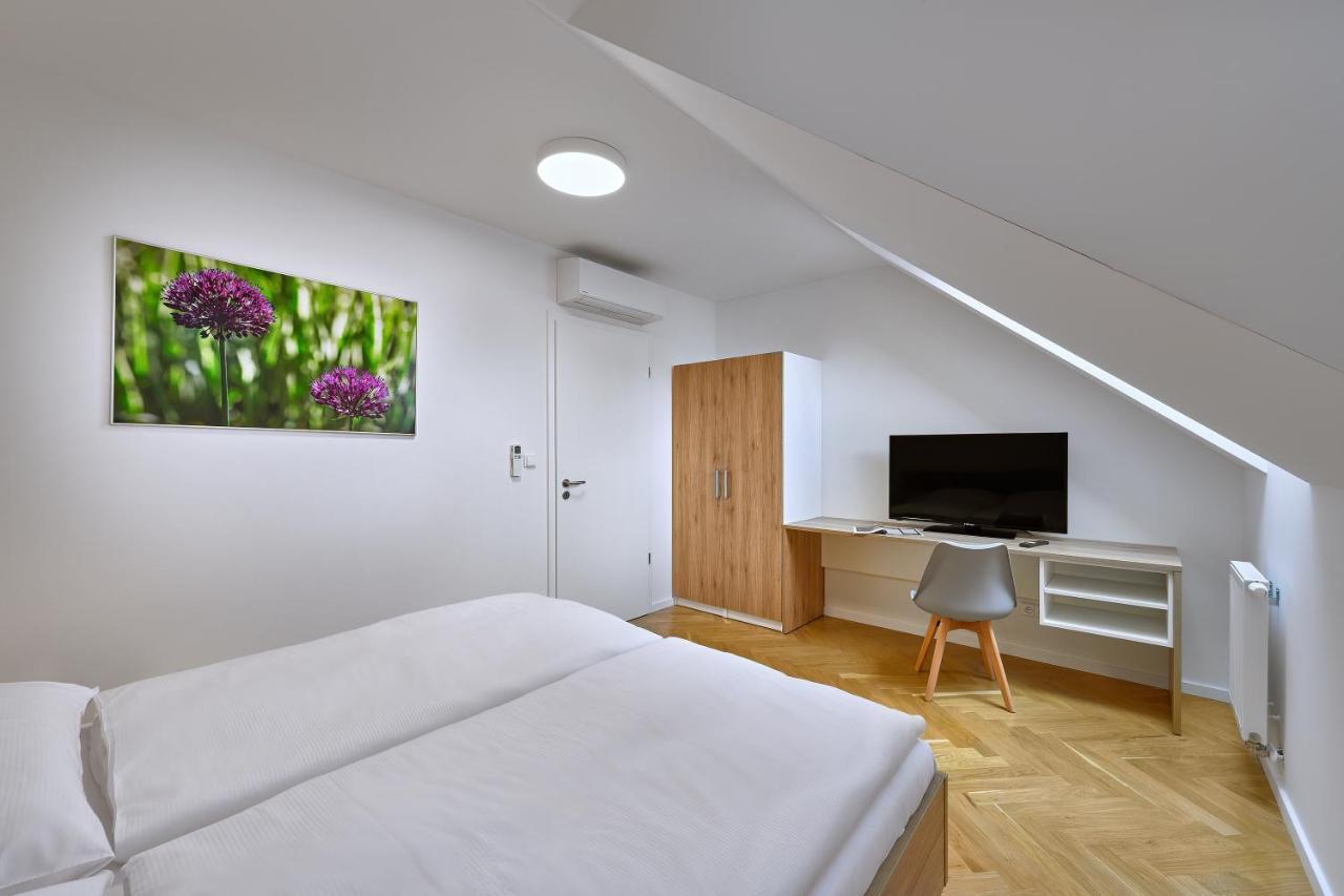 Downtown Suites Rubesova Praag Buitenkant foto
