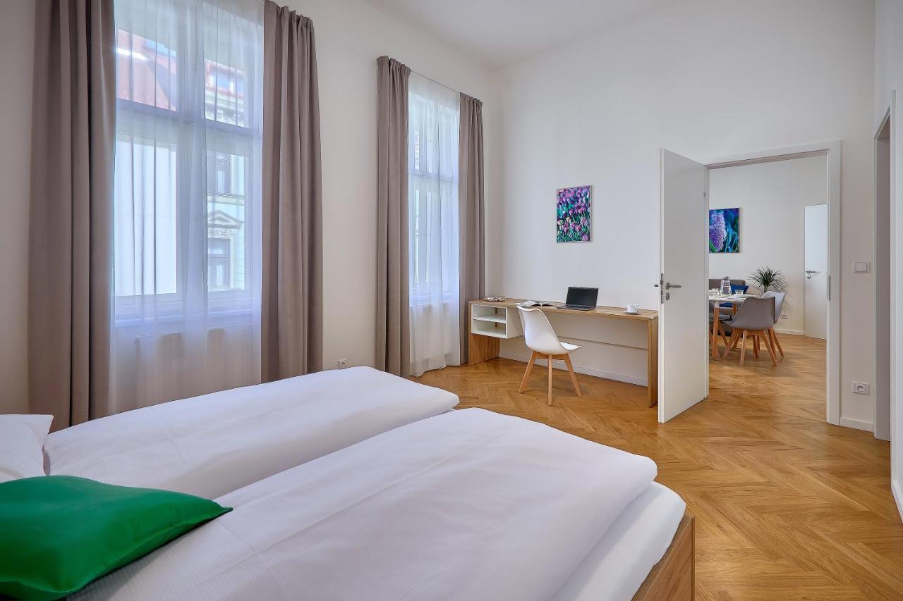 Downtown Suites Rubesova Praag Buitenkant foto