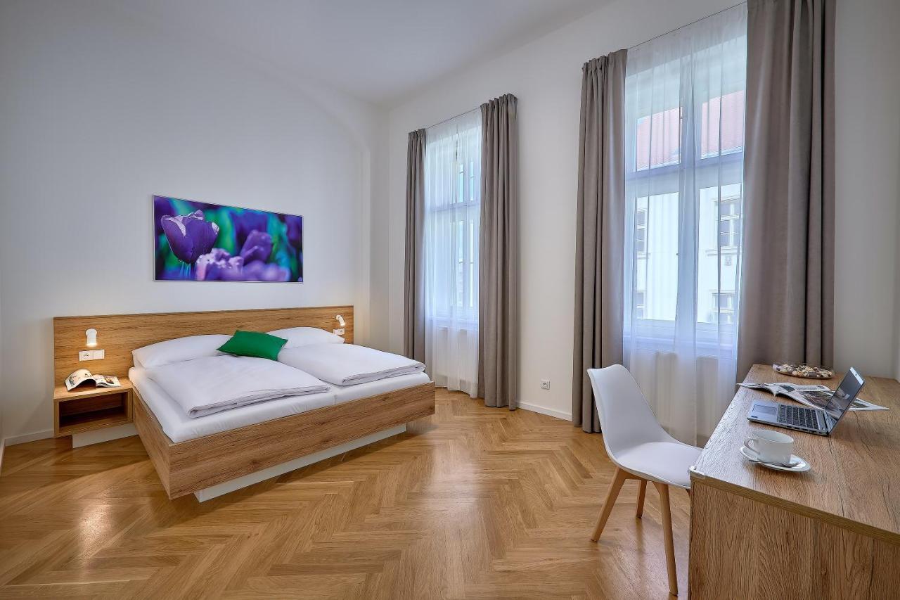 Downtown Suites Rubesova Praag Buitenkant foto