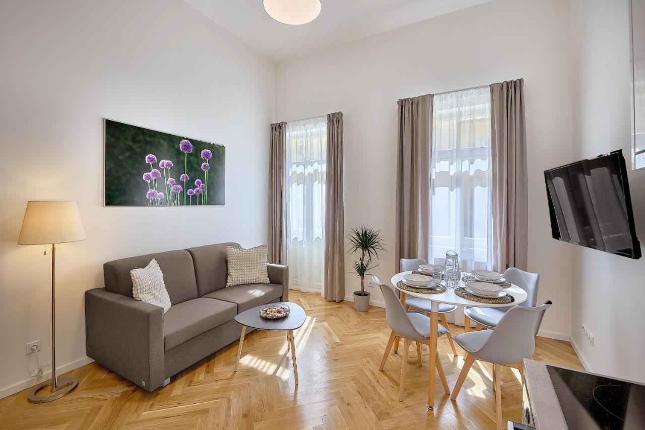 Downtown Suites Rubesova Praag Buitenkant foto