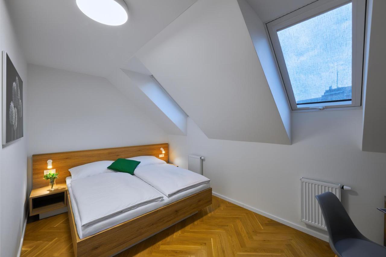 Downtown Suites Rubesova Praag Buitenkant foto