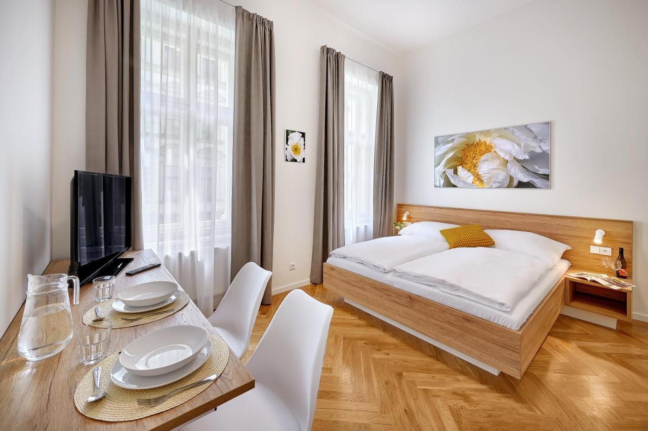 Downtown Suites Rubesova Praag Buitenkant foto