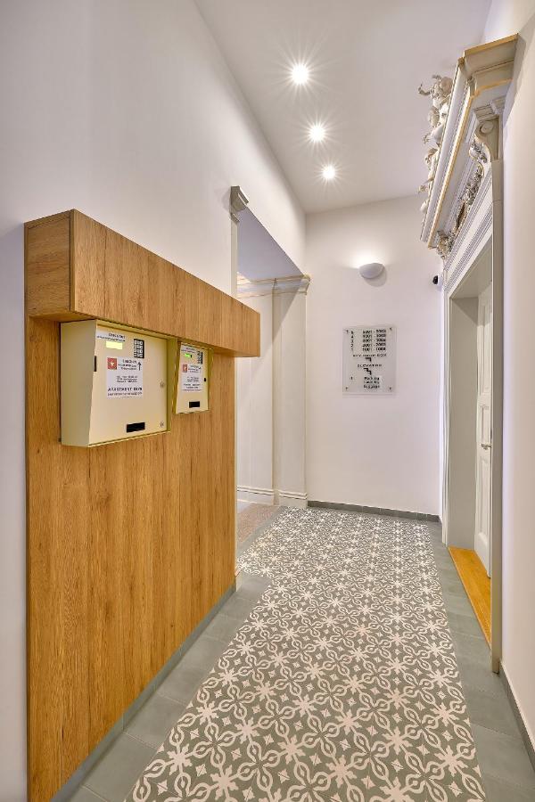 Downtown Suites Rubesova Praag Buitenkant foto
