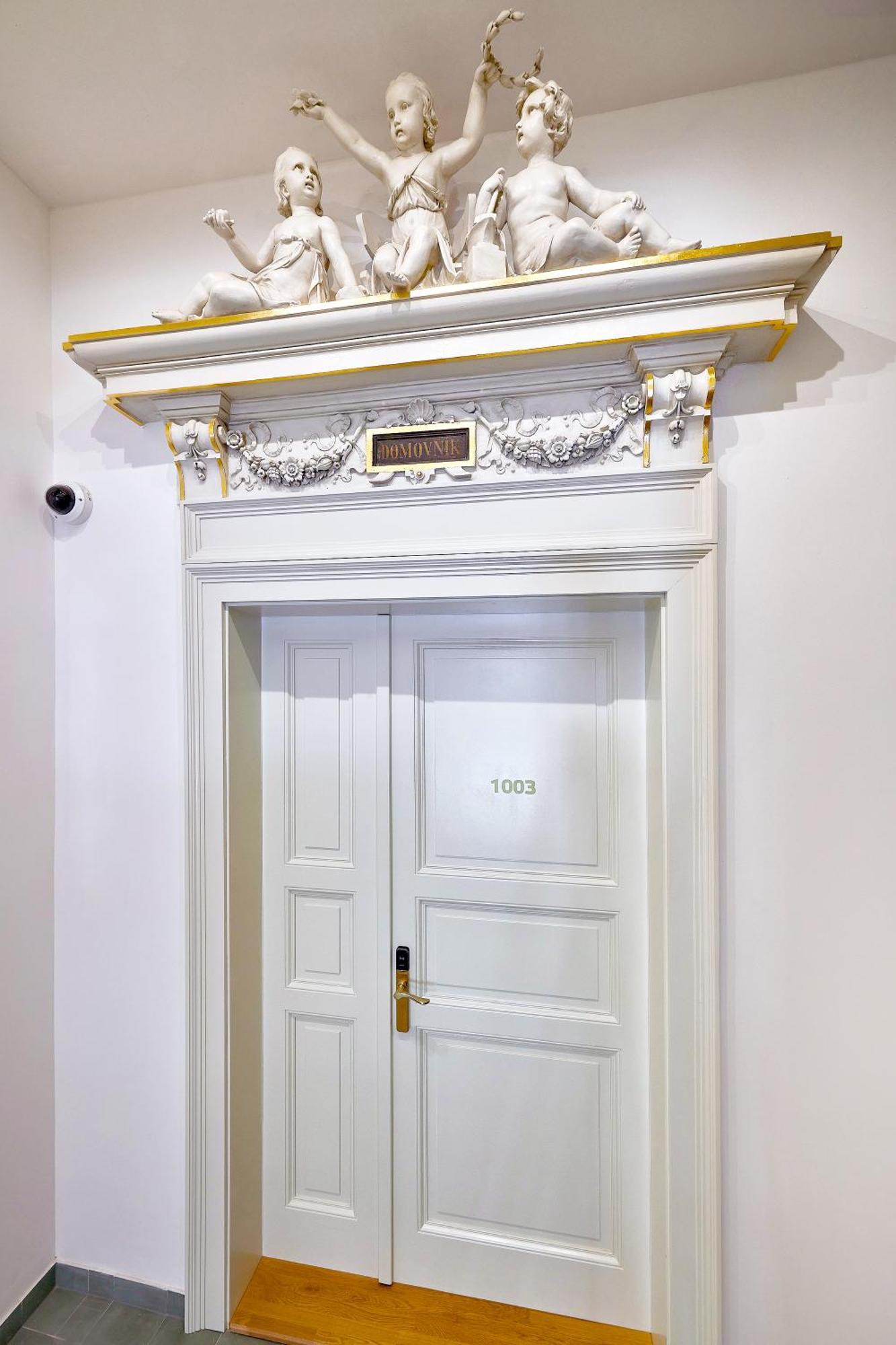 Downtown Suites Rubesova Praag Buitenkant foto