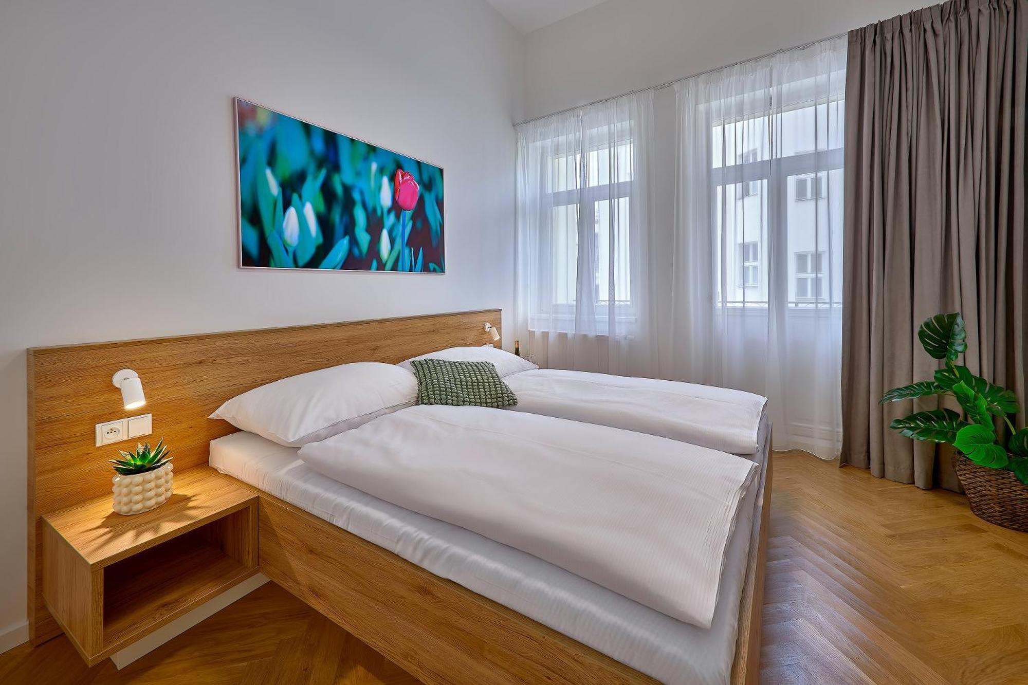 Downtown Suites Rubesova Praag Buitenkant foto